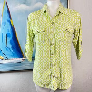 Lulu B Blouse Button down
Roll Tab sleeves size small